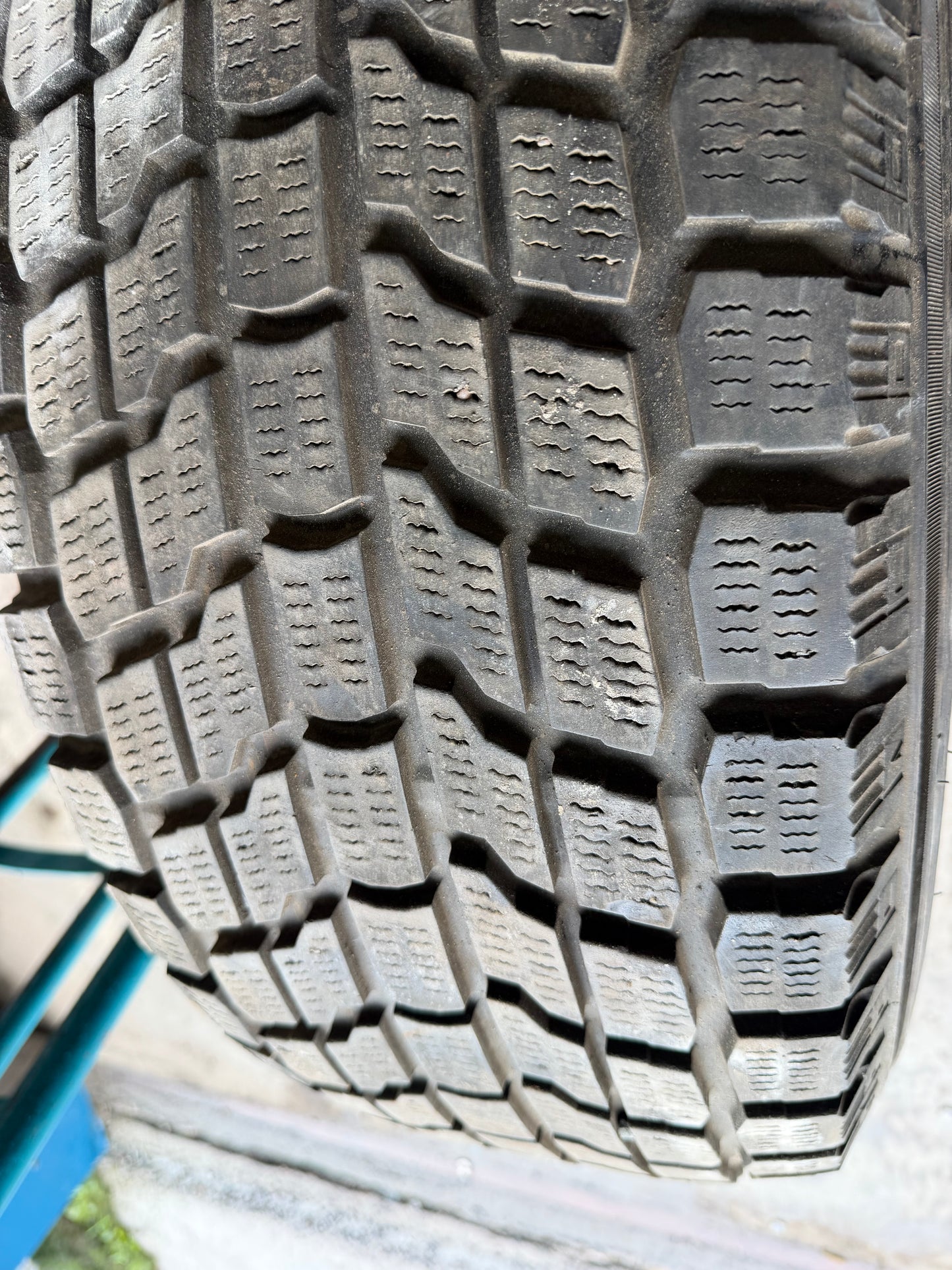 1 pneu d hiver 275/65r18 Yokohama en bon état