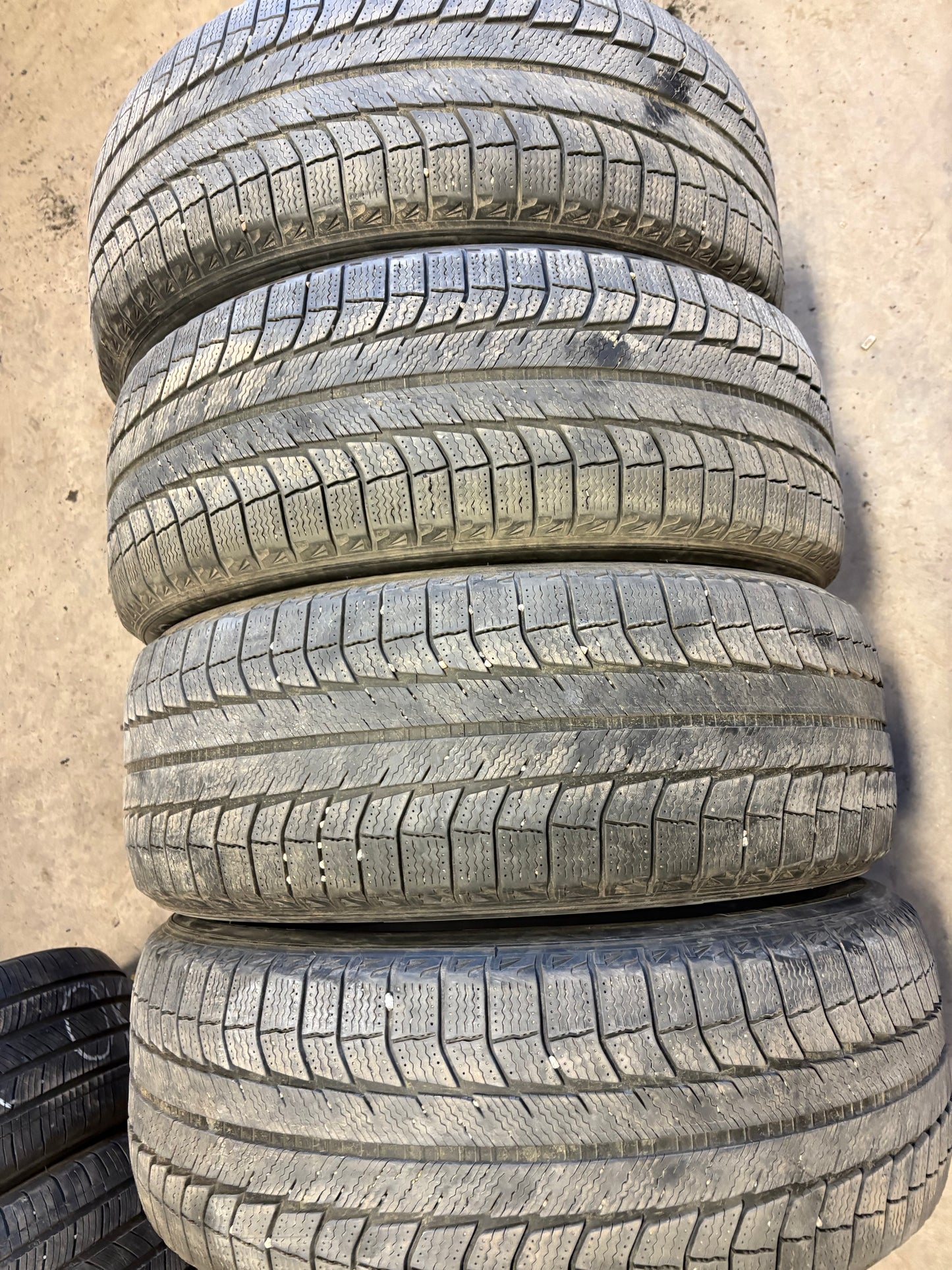 4 pneus hiver 245/50r20 michelin en bon état