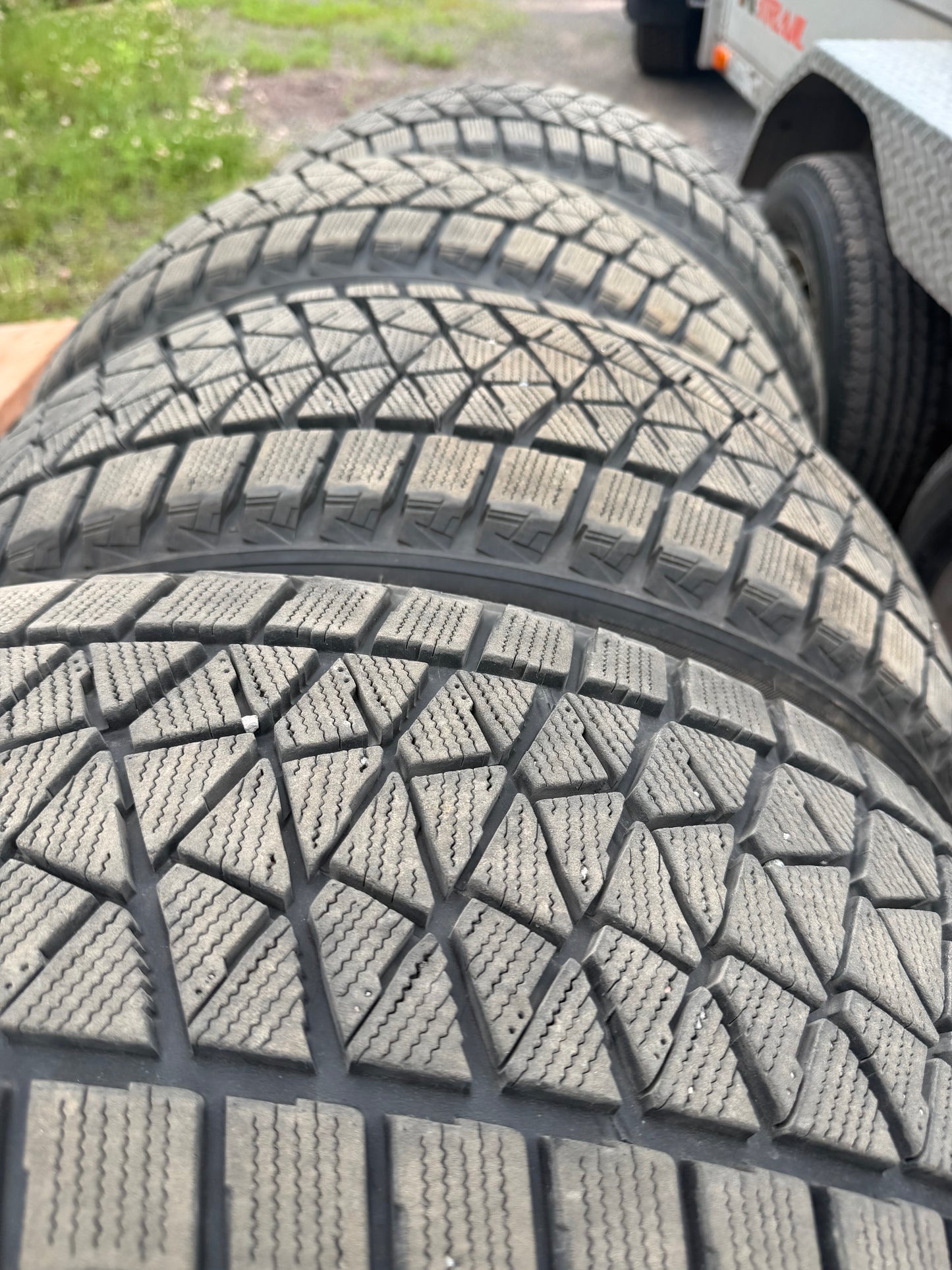 4 pneus d hiver 245/50r20 Bridgestone a l etat neuf