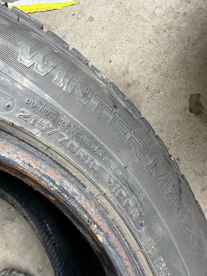 4 pneus d hiver 215/70r16 dunlop a l etat neuf