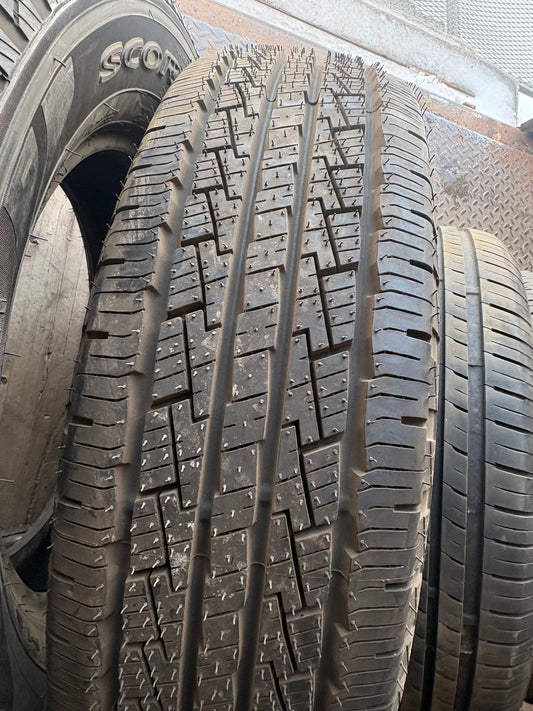2 pneus d été neufs  225/70r16 pirelli en liquidation