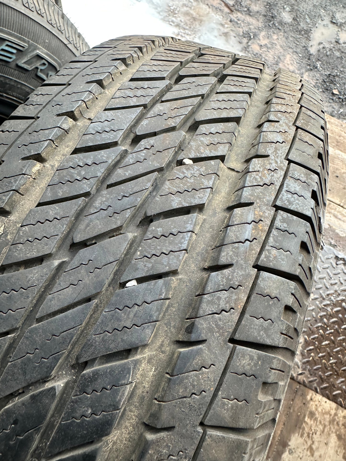 1 pneu d’été 225/65r17 toyo en très bon état