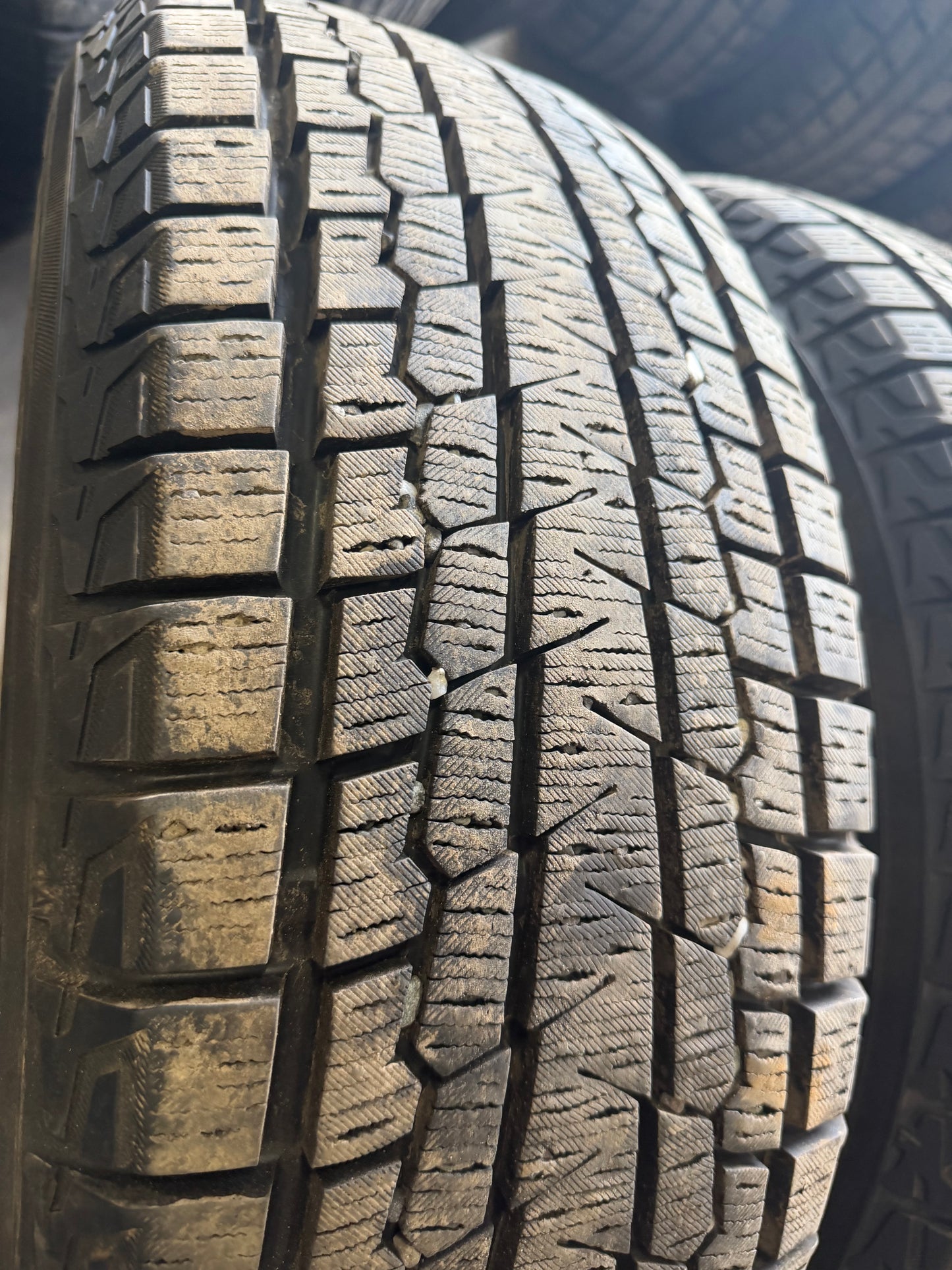 4 pneus d hiver 215/60r17  Yokohama a l état neuf