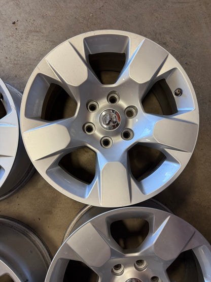 4 mags dodge ram d origine 18 pouces 6x139.7 a l état neuf
