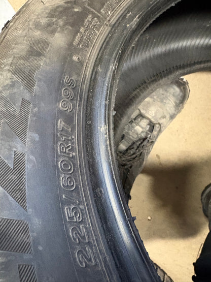 4 pneus d hiver 225/60r17 Bridgestone a l etat neuf