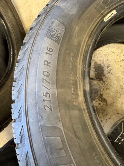 4 pneus d hiver 215/70r16 michelin en tres bon état