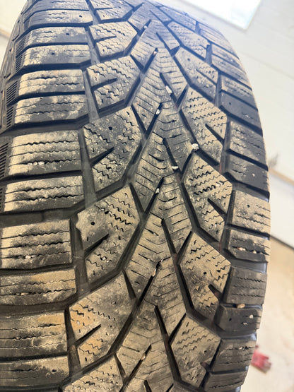 1 pneu d hiver 205/60r16 general