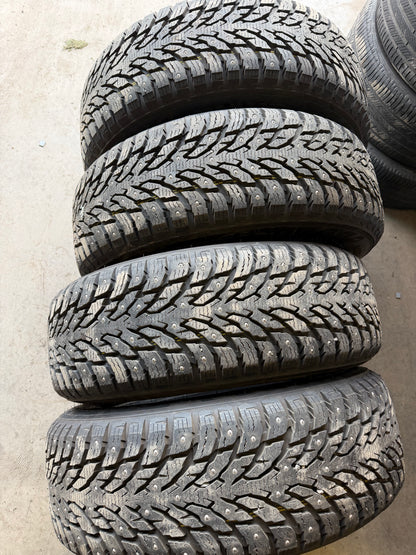 4 pneus d hiver 235/65r17 nokian a clou comme neuf