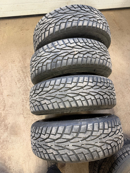 4 pneus d hiver 235/65r18 uniroyal a l état neuf