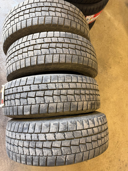 4 pneus d hiver 205/60r16 dunlop en bon état