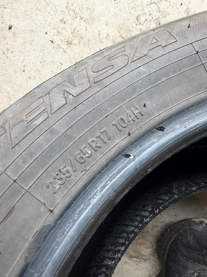 2 pneus d ete 235/65r17 toyo a l etat neuf