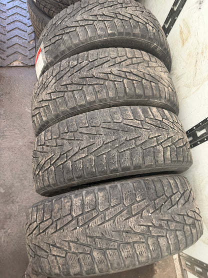 4 pneus d hiver 225/55r18 nokian en bon état