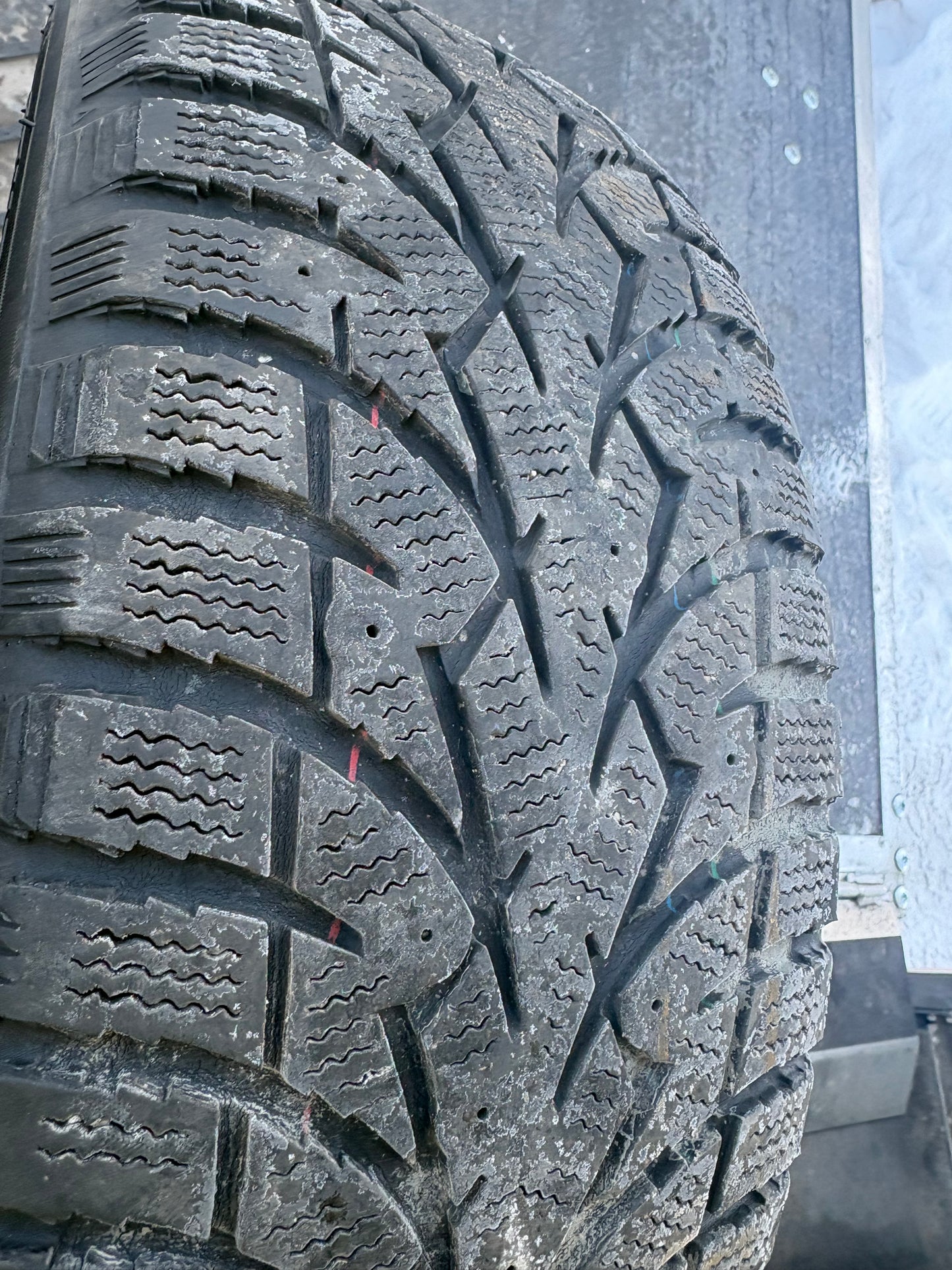 4 pneus d hiver 195/65r15 toyo en bon etat