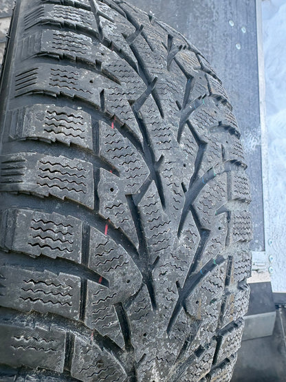 4 pneus d hiver 195/65r15 toyo en bon etat