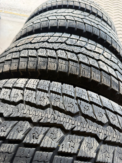 4 pneus d hiver 215/70r16 toyo a l etat neuf