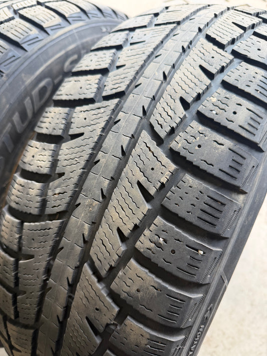2 pneus d hiver 215/65r17 minerva
