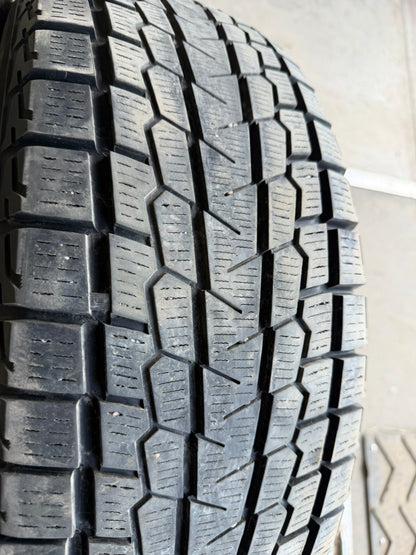 4 pneus d hiver 225/65r17 Yokohama en tres bon état