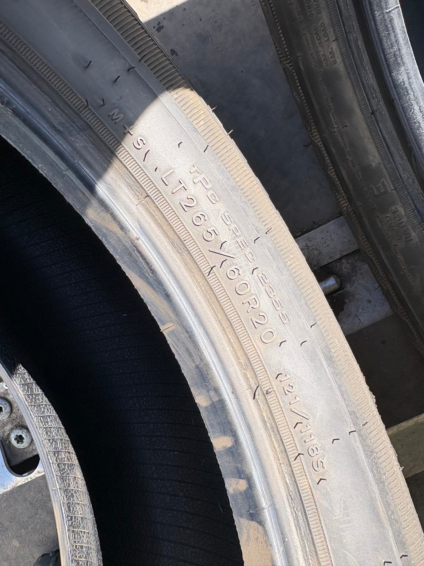 2 pneus d ete neufs lt 265/60r20 good year en liquidation
