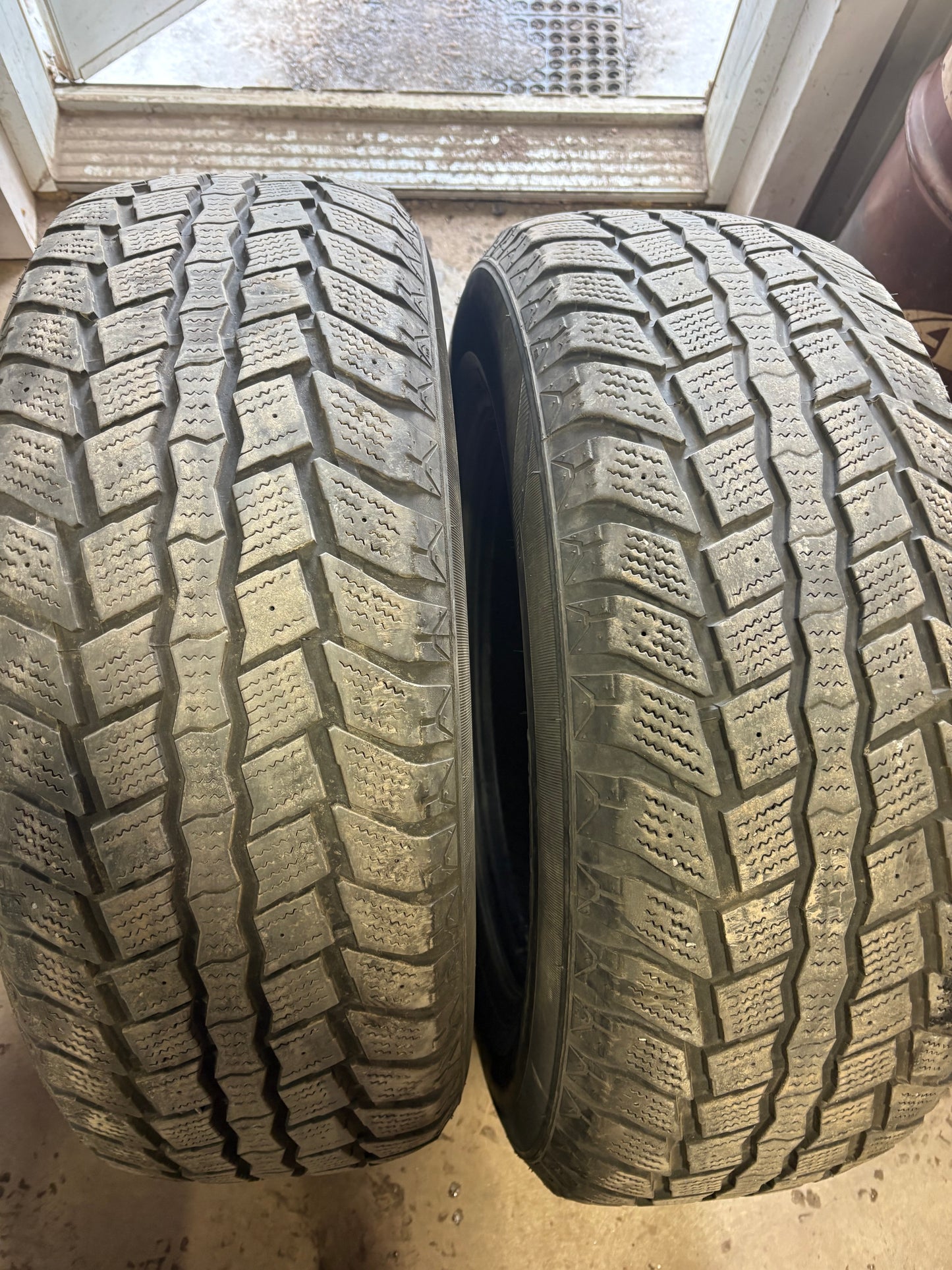 2 pneus d hiver 275/65r18 sailum en bon état