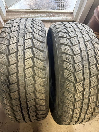 2 pneus d hiver 275/65r18 sailum en bon état