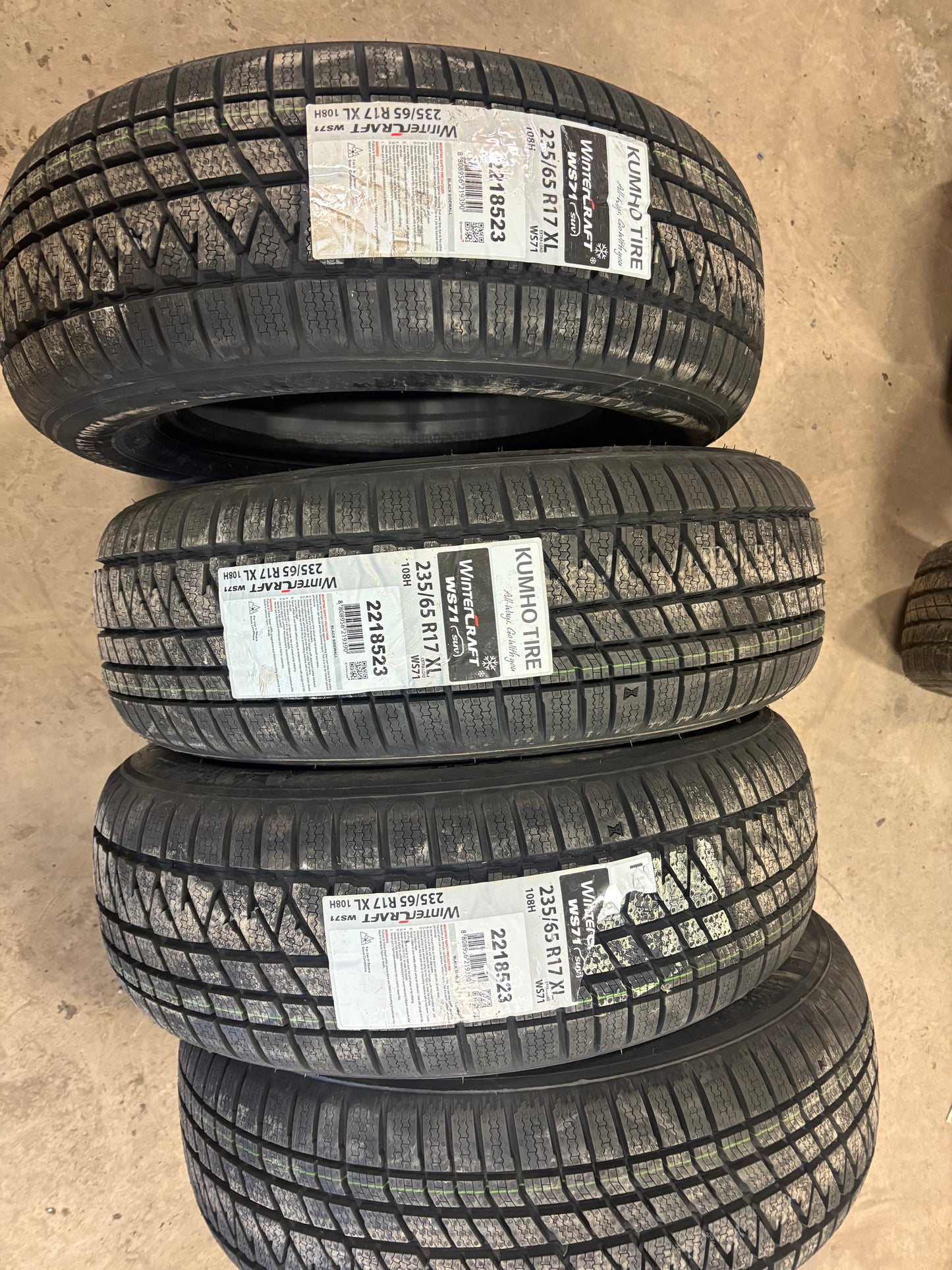 4 pneus d hiver neufs 235/65r17 kumho en liquidation