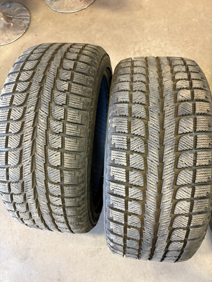 2 pneus d hiver 245/40r18 maxtrek a l état neuf