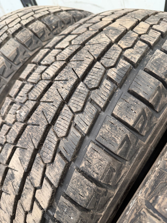 4 pneus d hiver 255/60r18 Yokohama a l état neuf