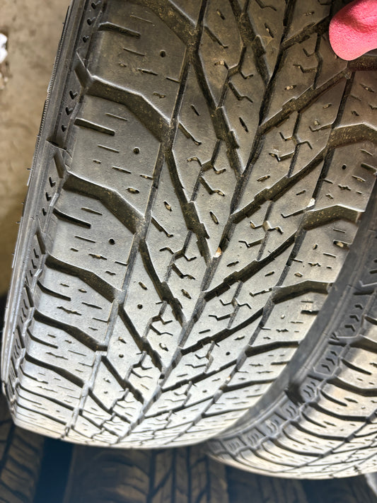 2 pneus d hiver 205/60r16 good year