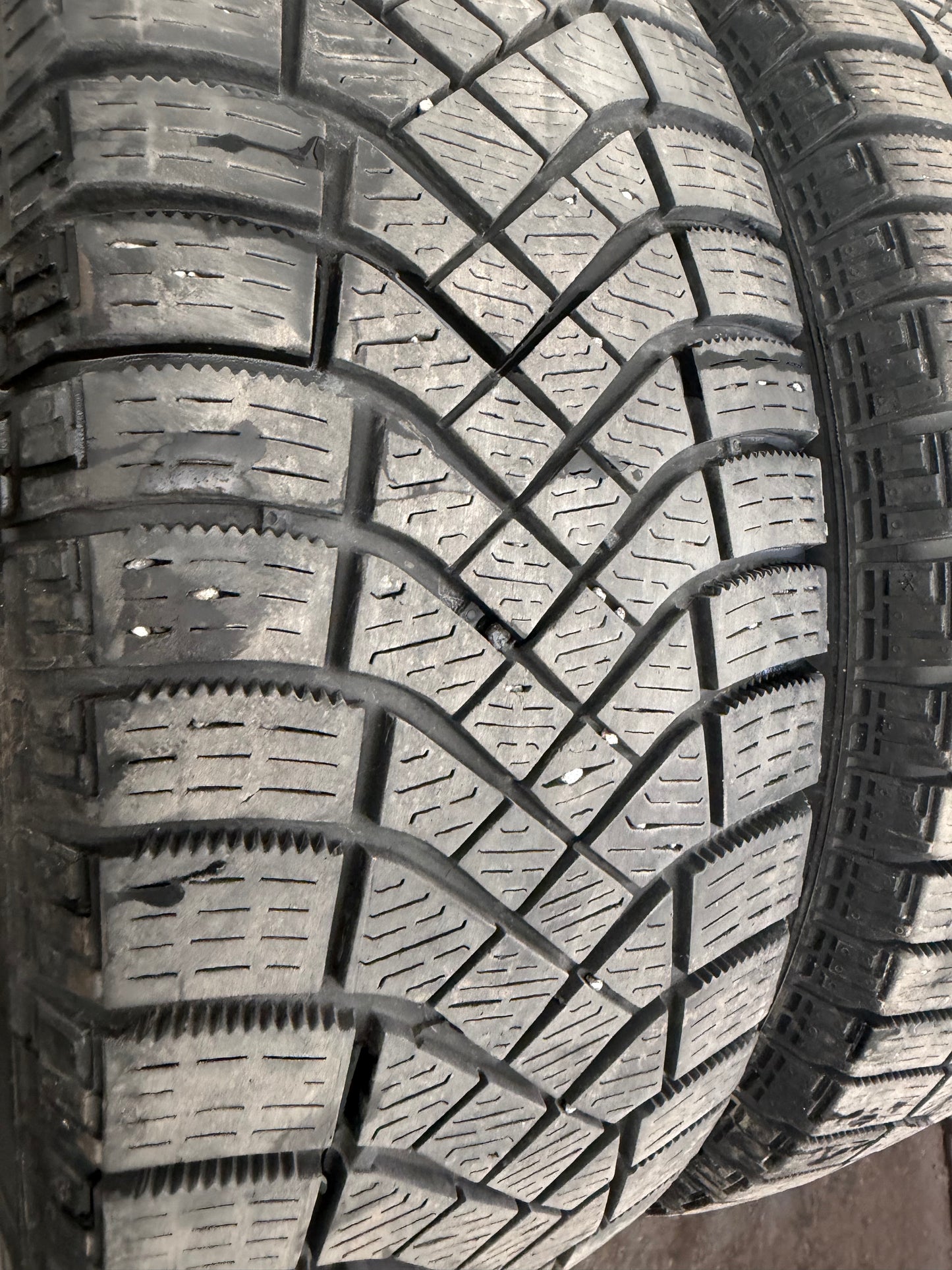 4 pneus d hiver 195/65r15 pirelli