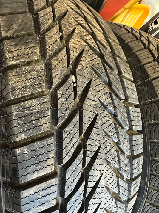 4 pneus neufs d hiver 225/65r17 centara