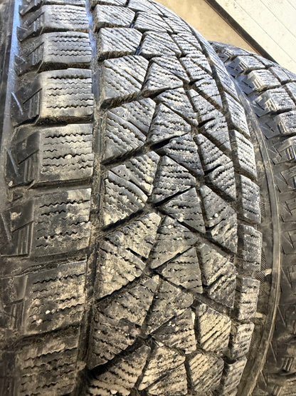 4 pneus d hiver 235/60r18 Bridgestone en tres bon état