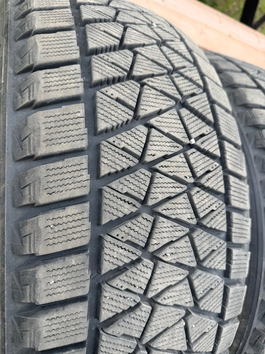 4 pneus d hiver 245/50r20 Bridgestone a l etat neuf