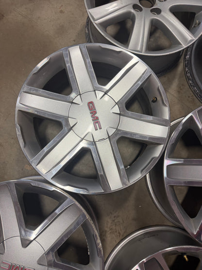 4 mags gmc 18 pouces 5x120 en tres bon état