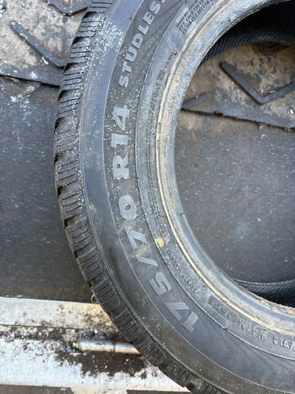 4 pneus d hiver 175/70r14 gt radial en bon état