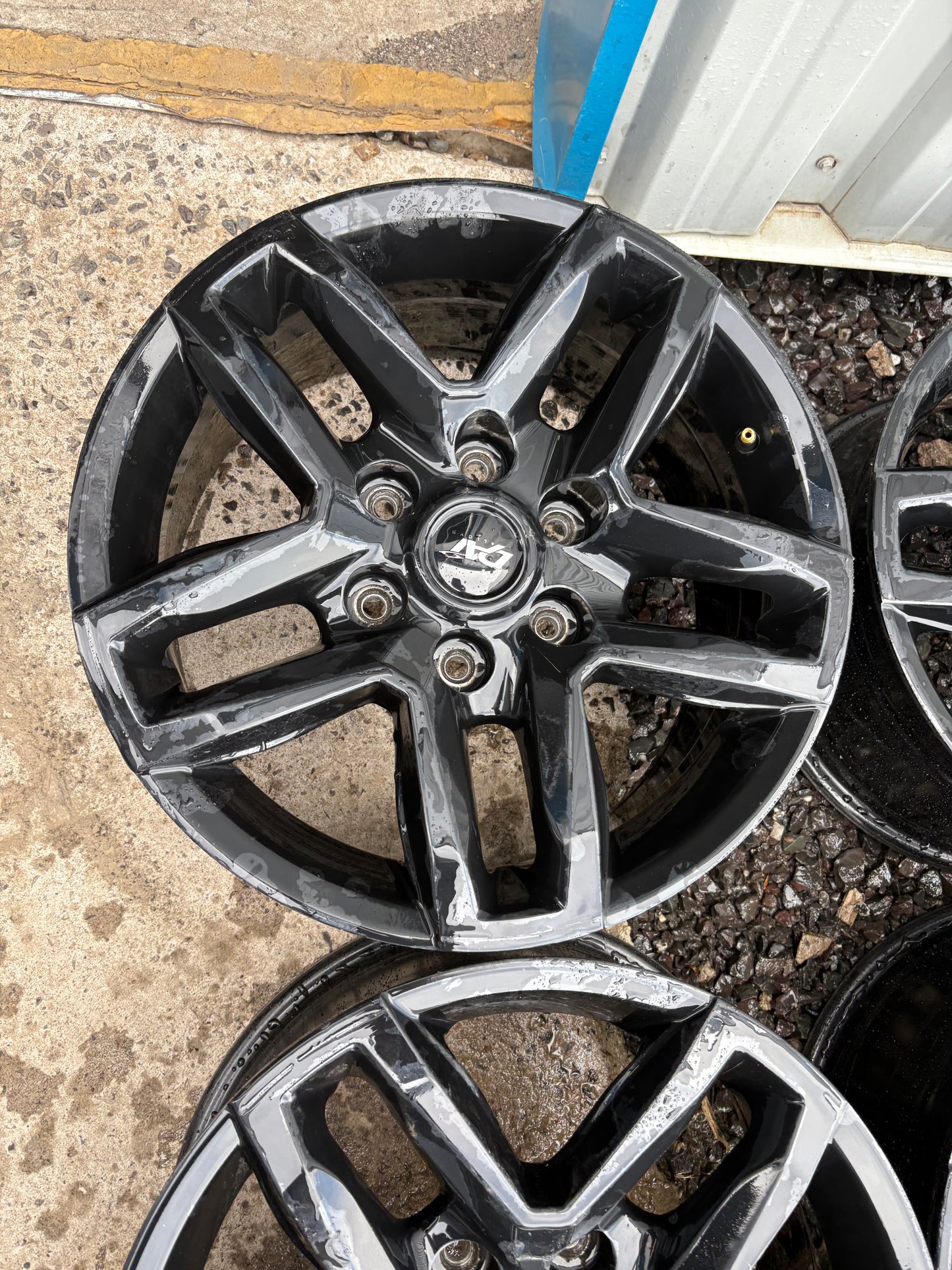 4 mags dai 17 pouces 6x135 a l etat neuf ( ford f-150 )