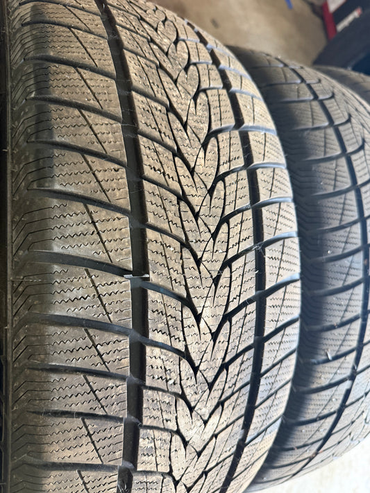 4 pneus d hiver 215/45r18 imperial en tres bon état