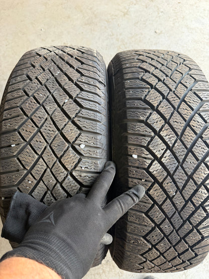 2 pneus d hiver 205/60r16 continental a l etat neuf