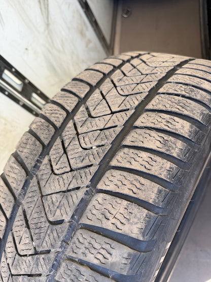 1 pneu d hiver 245/45r20 pirelli en bon etat