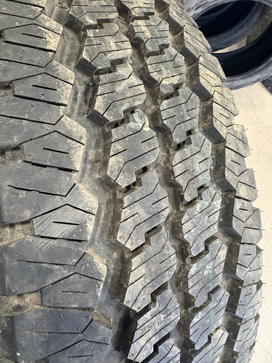 1 pneus d ete neuf lt 275/70r18 Bridgestone en liquidation