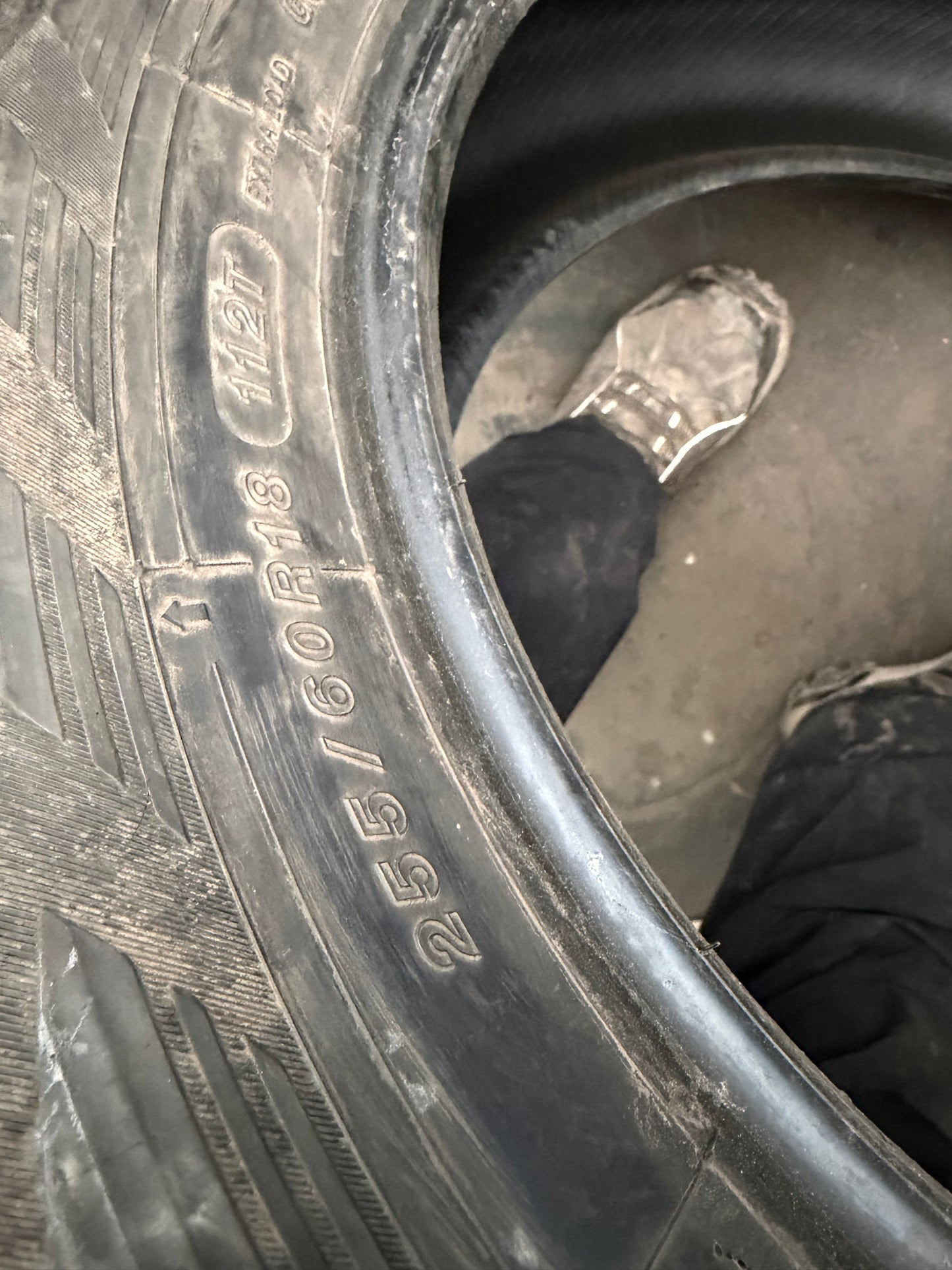 4 pneus d hiver 255/60r18 Yokohama a l état neuf