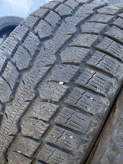 1 pneu d hiver 245/50r20 toyo en bon état