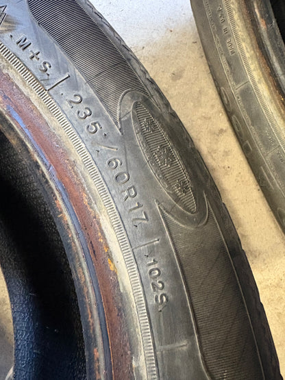 4 pneus d hiver 235/60r17 good year en bon etat
