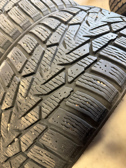 4 pneus d hiver 225/45r17 nokian en tres bon état