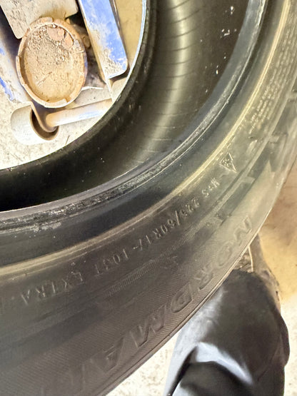 4 pneus d hiver 225/60r17 nokian en bon etat