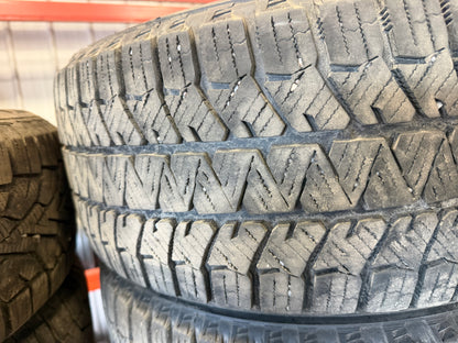 4 pneus d hiver 215/55r17 Bridgestone a l état neuf