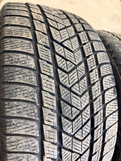 2 pneus d hiver 265/45r20 pirelli en bon etat