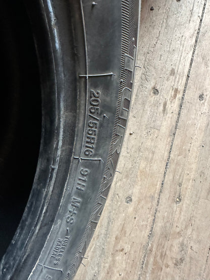 1 pneu d’été 205/55r16 Bridgestone en très bon état