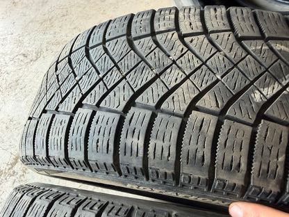 2 pneus d hiver 215/55r17 pirelli en bon etat