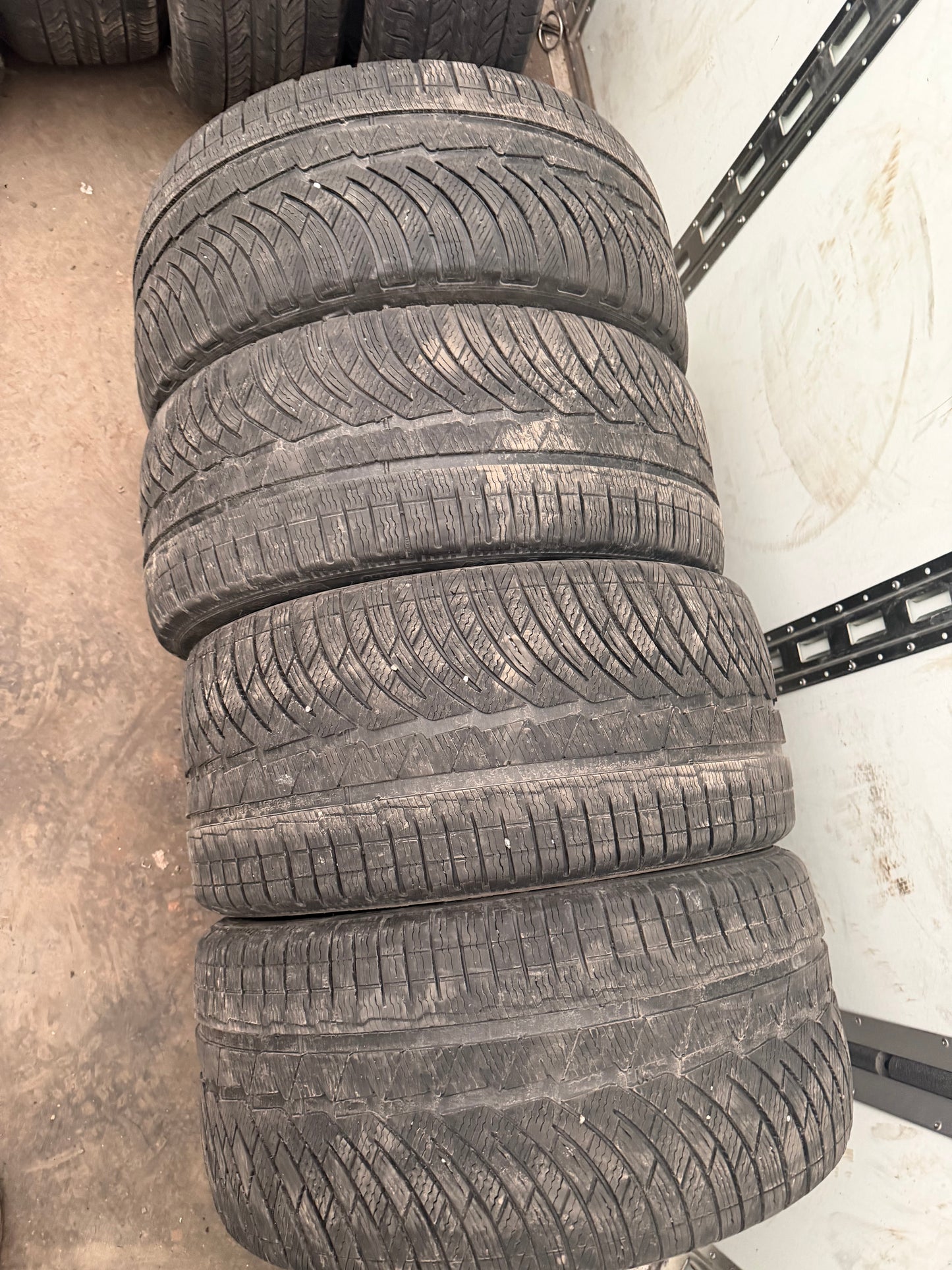 4 pneus d hiver 2x225/40r18 et 2x255/35r18 michelin