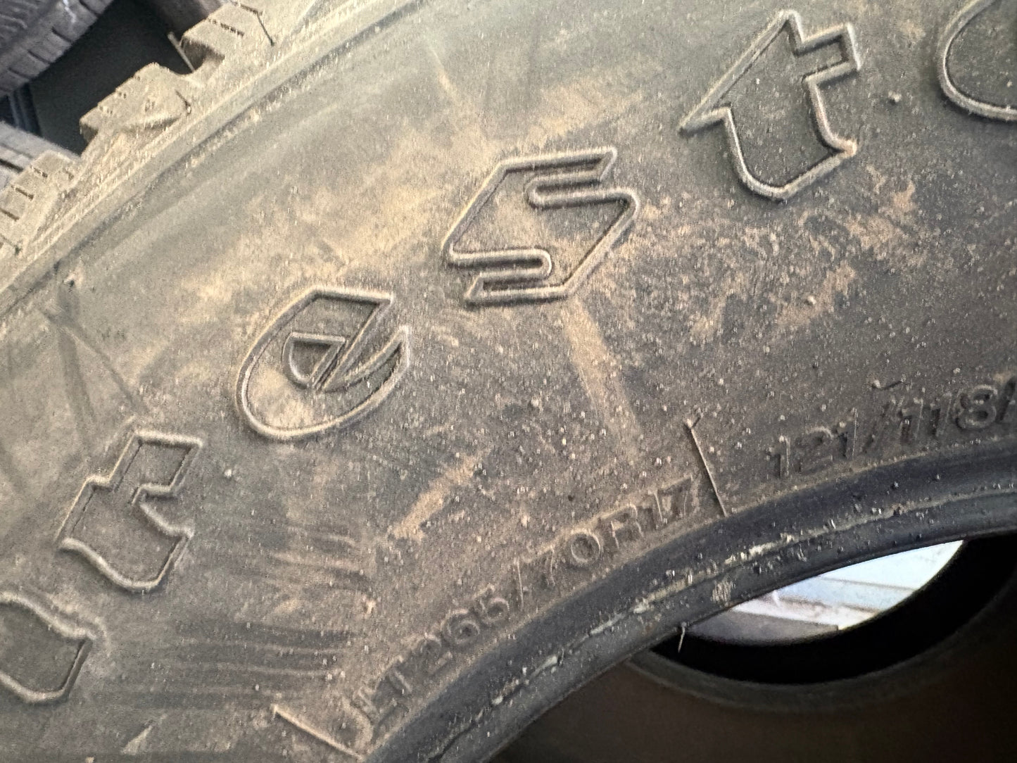 3 pneus d hiver lt 265/70r17 firestone 10 plies